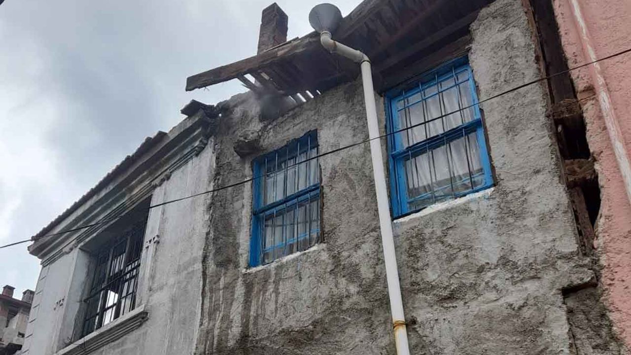 Binanın bacasında çıkan yangın mahalle sakinlerini korkuttu