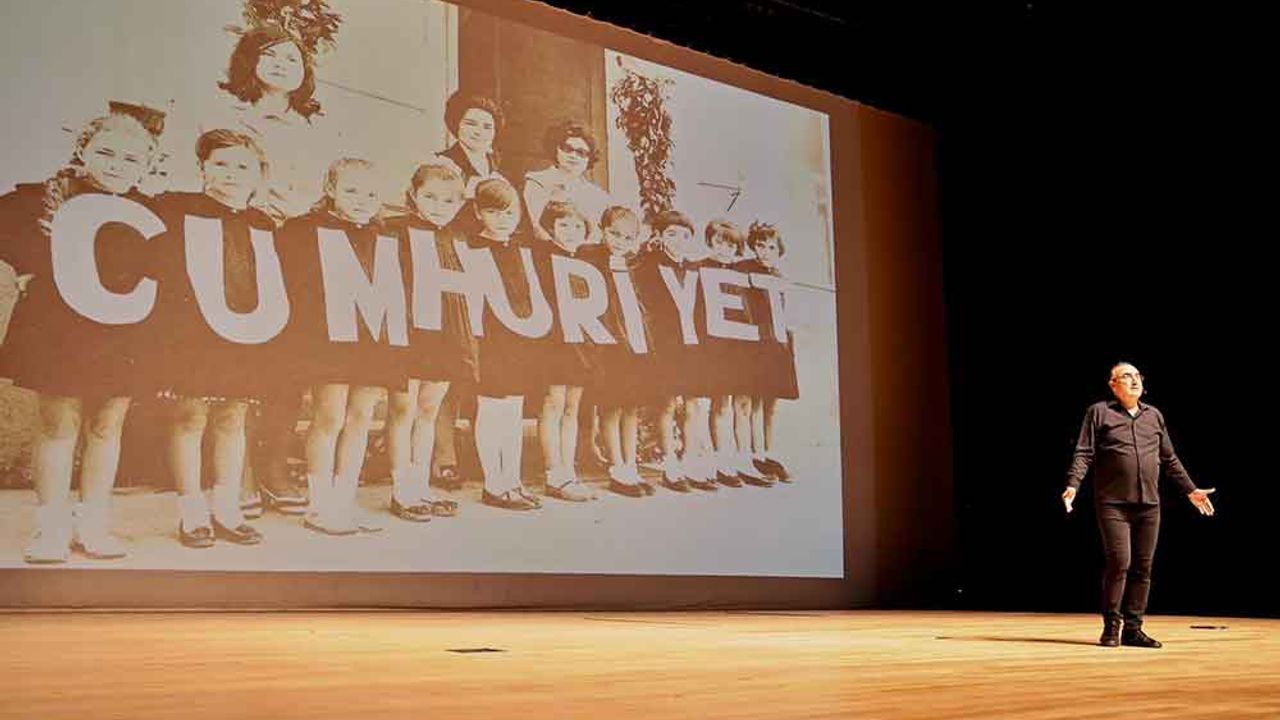Sunay Akın’dan Denizli’de Cumhuriyet’e adanmış bir gece