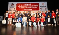 Büyükşehirden futbol antrenörlerine malzeme desteği