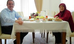 Pekdemir’den eşine kahvaltılı Kadınlar Günü sürprizi