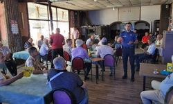 Polisler vatandaşları bilgilendirdi