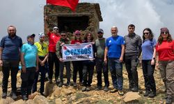 Denizlili Dağcılar 2 bin 295 metrede Türk bayrağını dalgalandırdı