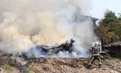 Ailesinin yanan evine koşan kadın babasına sevinçle sarıldı