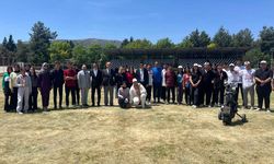 Golf oynayan huzurevi sakinleri, azim ve enerjileriyle alkış aldı