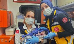 Dünyaya gözlerini ambulansta açtı