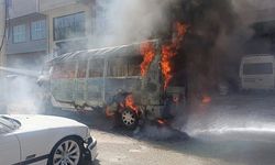 Denizli'de Hareket Halindeki Otobüs Alevlere Teslim Oldu