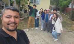 Çinli turistler, kendilerini misafir eden yaşlı kadına "Ana, seni çok seviyoruz" diye veda etti