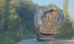 Denizli'de Saman Yüklü Kamyonun Tehlikeli İlerleyişi Kameralara Yansıdı