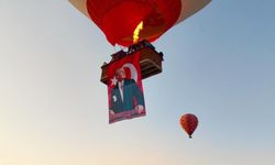 Şehit Aileleri Zafer Bayramı Coşkusunu Türk Bayraklarıyla Gökyüzünde Yaşadı