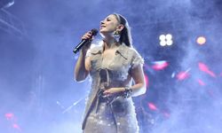 Çivril Uluslararası Elma Festivalinde Merve Özbey Rüzgarı Esti