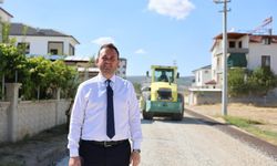 Çivril Belediye Başkan'ı Dere Direksiyona Geçip Asfalt Çalışmasını Noktaladı