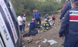 İzmir’den Buldana ziyarete gelen tur otobüsü dönüş yolunda şarampole yuvarlandı, çok sayıda yaralı olduğu öğrenildi