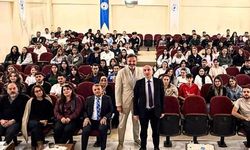 Deneyimlerini üniversiteli gençlerle paylaştı