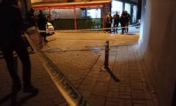 Motosikletli saldırganlar iş yerine tüfekle 3 el ateş açıp kaçtı