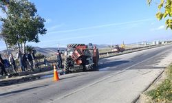 Otomobille çarpışan traktör ikiye bölündü