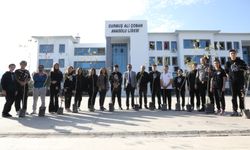 Denizli’de okul bahçesinde fidanlar toprakla buluştu