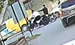 Denizli'de akıl almaz kaza: Sinyali koluyla verince motosikletliyi yere düşürdü