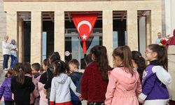 Sembolik Anıtkabir öğrencilerden yoğun ilgi gördü