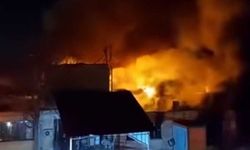 Fabrika yerleşkesinde çıkan yangında 6 işyeri zarar gördü