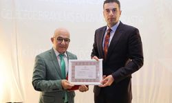 Kültür aşığı öğretmen üstün şeref belgesiyle onurlandırıldı
