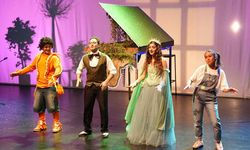 “Su Perisi Lara” tiyatro oyunu öğrencilerle buluştu