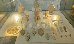 Tarihi eser kaçakçılığına dikkat çeken sergi ziyaretçilerini ağırlıyor