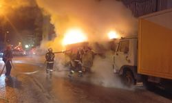 Denizli'de Park halindeki minibüs alev aldı