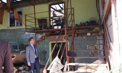 Başkan Tatık evleri yanan aileyi yalnız bırakmadı
