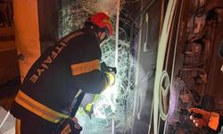 Tır ile otomobilin çarpıştığı kazada tır yan yattı; 2 yaralı