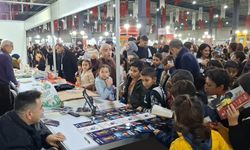 Engelsiz yazar okuyucularıyla bir araya geldi