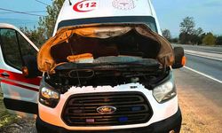 Seyir halindeki ambulans alev aldı