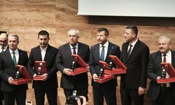 Çameli'ne çağ atlatan Başkan Arslan'a 'Yılın En Başarılı İlçe Belediye Başkanı' ödülü verildi