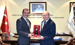 Başkan Çavuşoğlu’na “Ege’nin En Başarılı Büyükşehir Belediye Başkanı” Ödülü