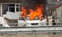 Park halindeki araç alev alev yandı