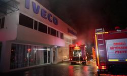 Yetkili otomotiv servisi deposunda korkutan yangın