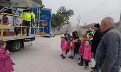 Jandarmadan çocuklara emniyet kemeri eğitimi