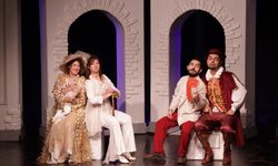 Merkezefendi Kent Tiyatrosu yeni oyunu ‘Biz Aşık Değiliz’ ile sahnede