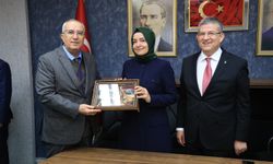 Başkan Arslan'dan Fatma Betül Sayan Kaya'ya anlamlı hediye