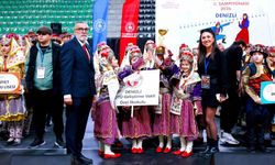 Halk oyunlarında okullar sahne aldı