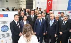 Bakan Kacır, DTO’nun Teknik Tekstil Merkezini inceledi