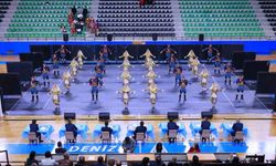 Halk oyunları şöleni izleyenleri mest etti