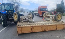 Denizli’de traktör ile hafif ticari araç çarpıştı