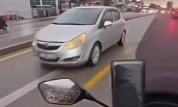 Ters yönde ilerleyen sürücü trafiği birbirine kattı