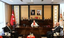 Denizli Valisi Köşger, makam koltuğunu minik İpek’e devretti