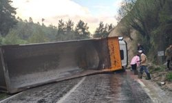 Denizli’de hafriyat kamyonu devrildi: 1 ölü