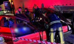 Tıra yandan çarpan otomobilde 1 kişi öldü, 1 kişi ağır yaralandı