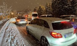 Denizli 'de Yüksek Kesimlerde Ani Kar Yağışı Görüş Mesafesini Azalttı
