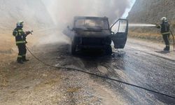 Denizli’de Seyir Halindeyken Alev Alan Kamyonet Kullanılamaz Hale Geldi