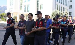 Denizli'de Sırıtarak Girdiği Adliye Binasından Tutuklanarak Çıktı