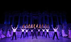 Sanat Şehri Denizli’de Tarihi Gece: “Zorba” Balesi Hierapolis’te Sahnelendi